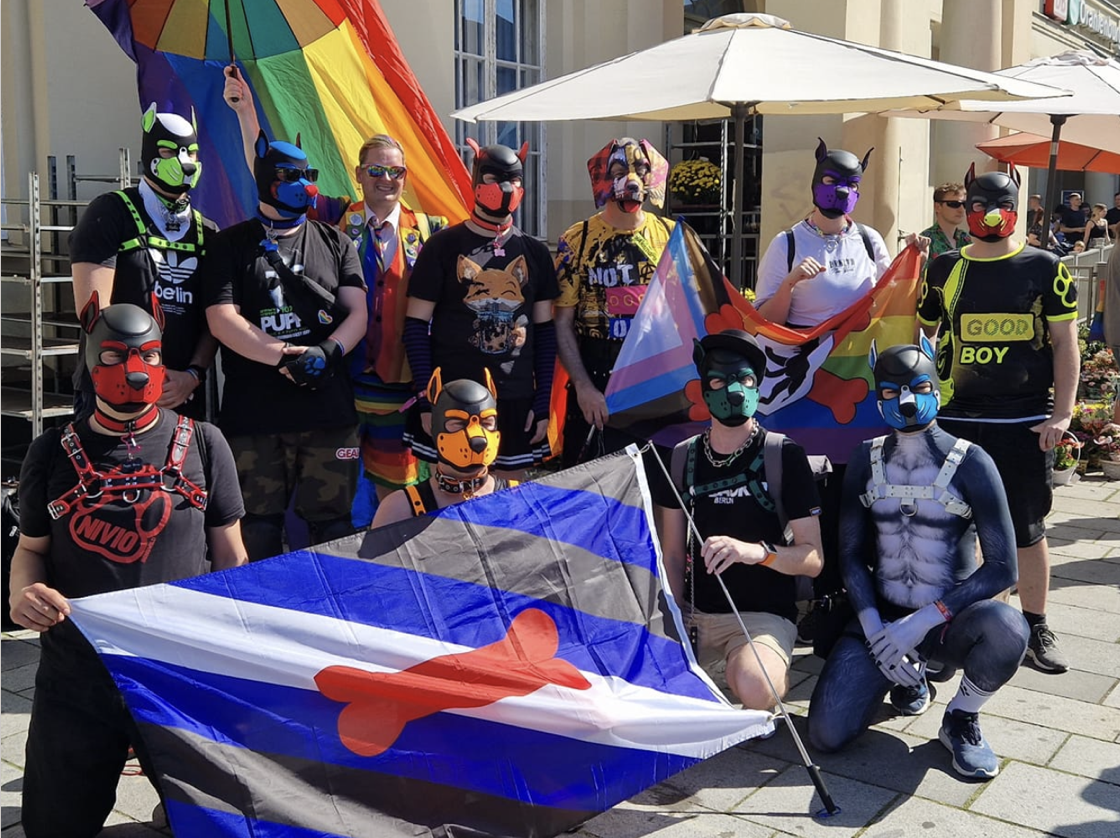  Puppy Pride Hunderte M nner In Hundekost men Bellen Am Potsdamer 
