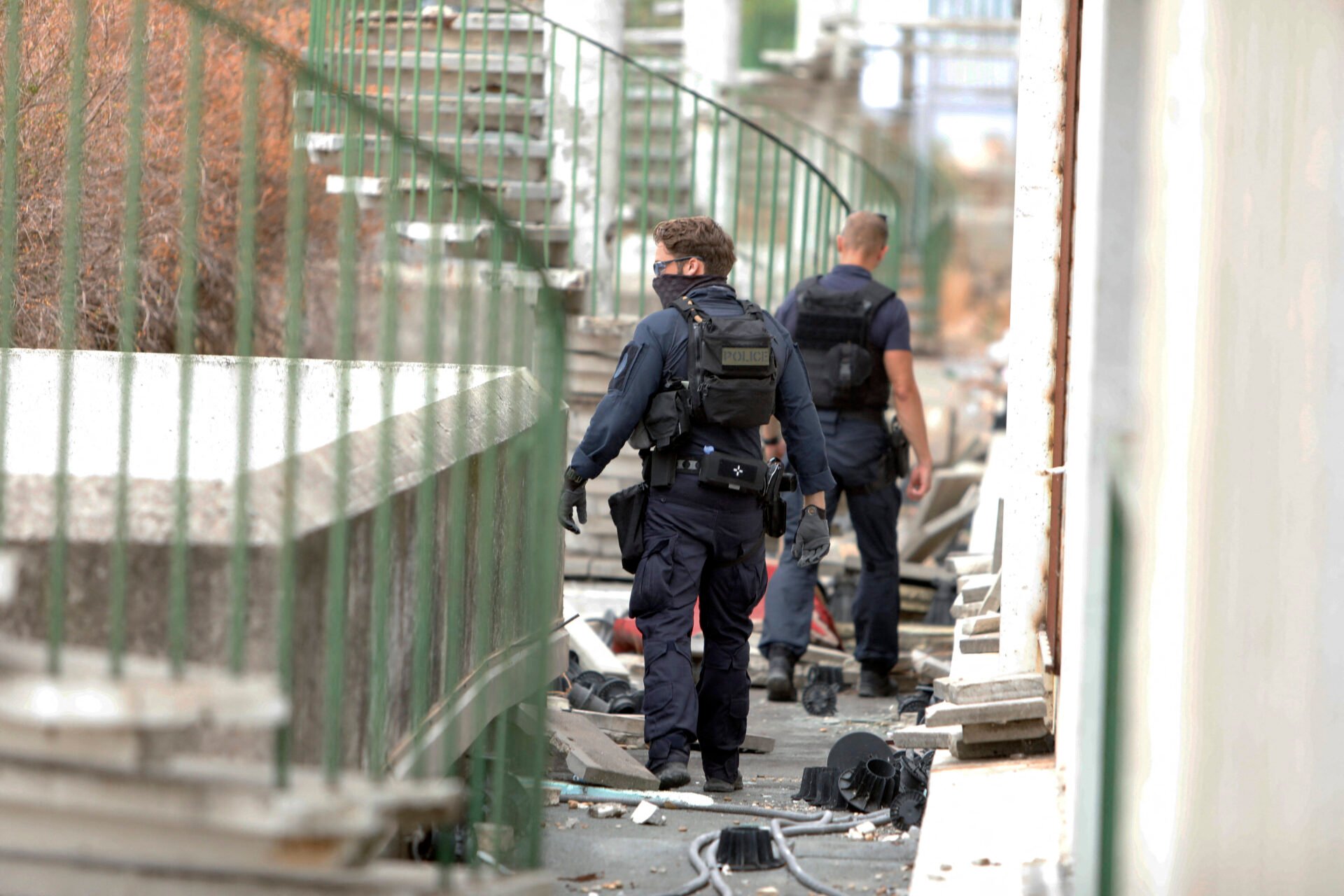 In Frankreich entscheiden sich immer mehr Städte, nächtliche Ausgangssperren für Jugendliche zu verh...
