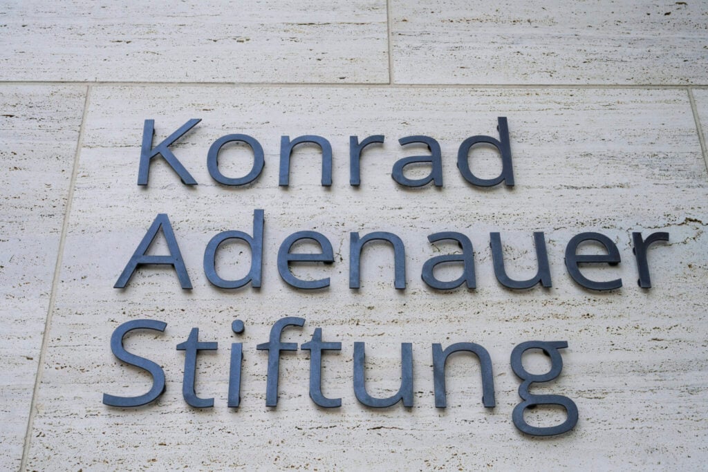 Studie: Deutsche sorgen sich mehr als Ausländer vor Rechtsextremismus