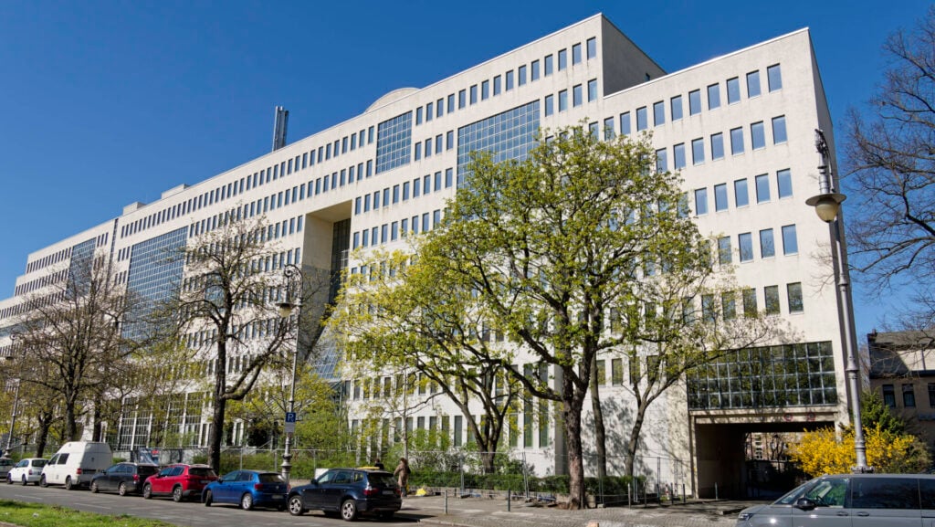 Bezirk fordert 2,1 Millionen Euro für soziale Projekte in Flüchtlingsunterkunft