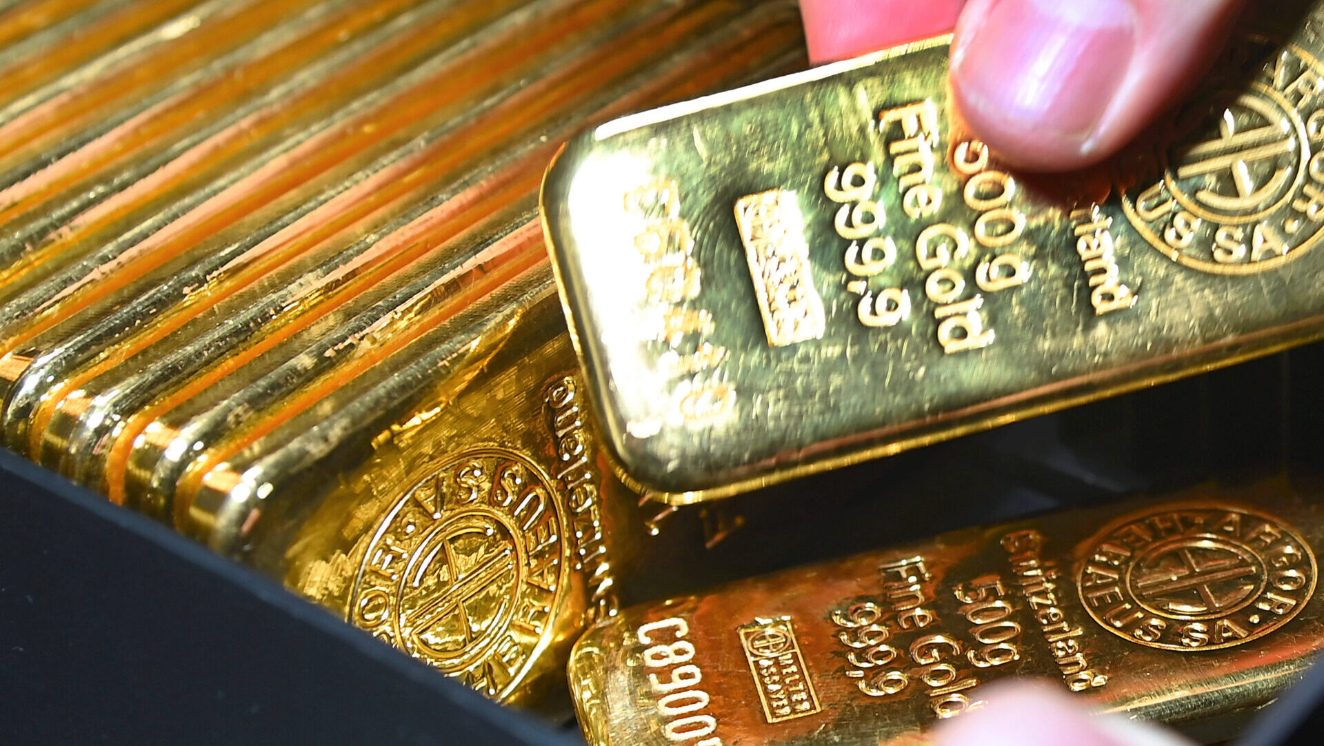 Jetzt hat Gold auch die 5.000-Dollar-Marke geknackt: Das Vertrauen in die  Währungen sinkt rapide - Apollo News