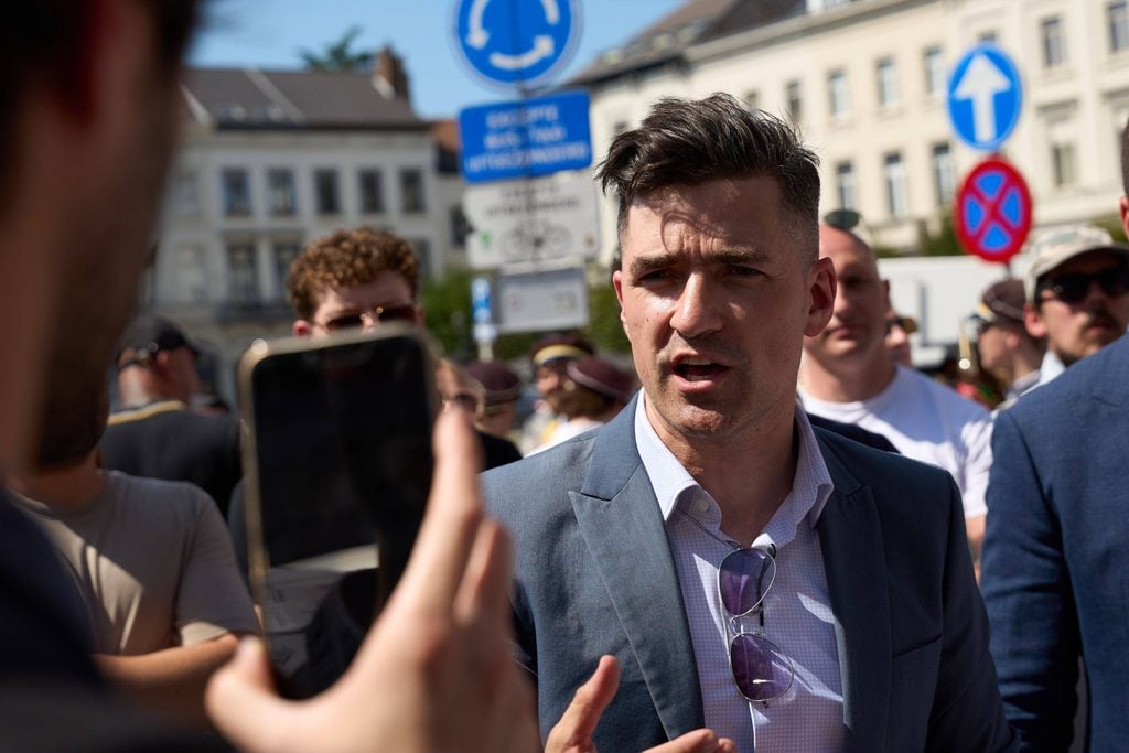 Einreise verweigert: Frankreich setzt rechten Aktivisten Martin Sellner am Flughafen fest